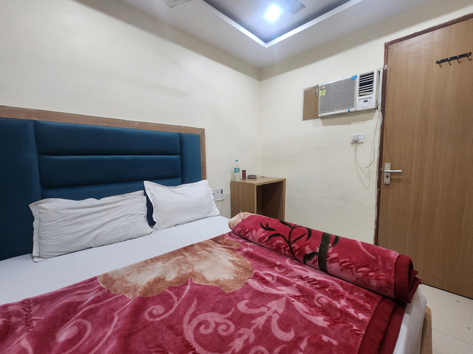 Room 3, Oly Hotel Yes Sir, Delhi