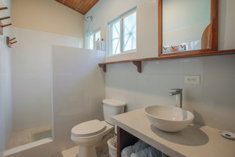 Bathroom 2, Rick's Place, Nicoya