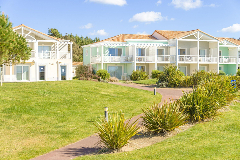 Exterior 3, Oceanfront Suite for Five, Vendée