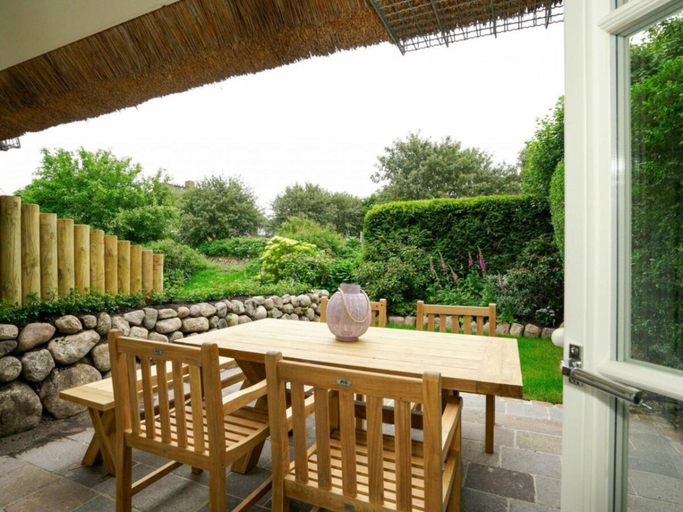 Outdoor dining 4, Holiday Home in Sylt With Swimming Pool, Nordfriesland
