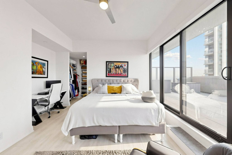 Room 5, Sunnybrook 2 Bdrm, 3 Bath, Terrace, Toronto