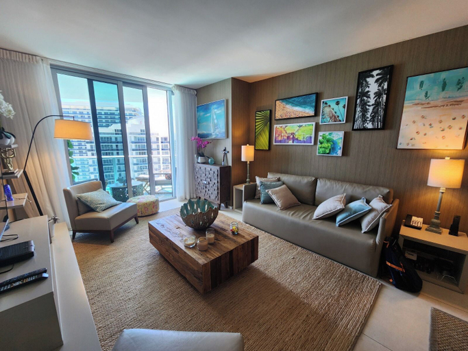Living room 2, LYFE 3809, Broward
