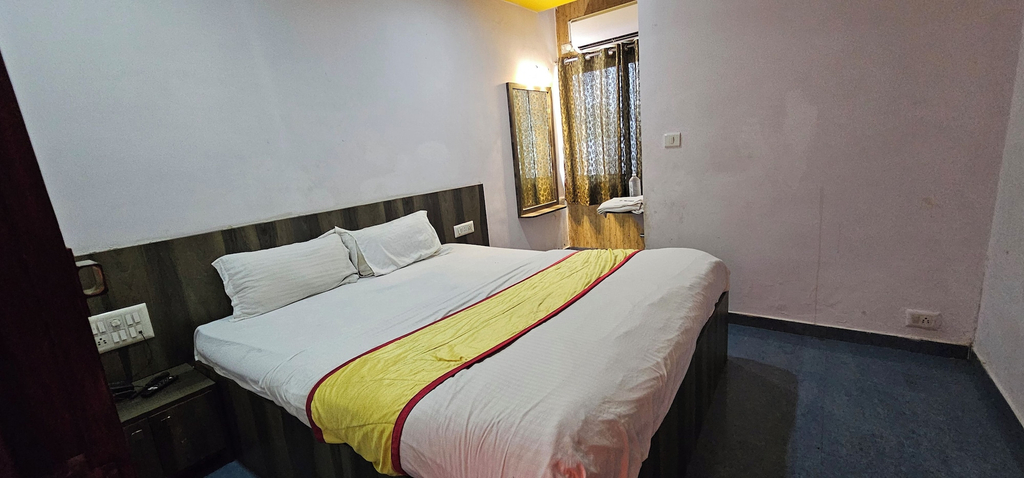 Room 4, Hotel Signature, Ahmadabad