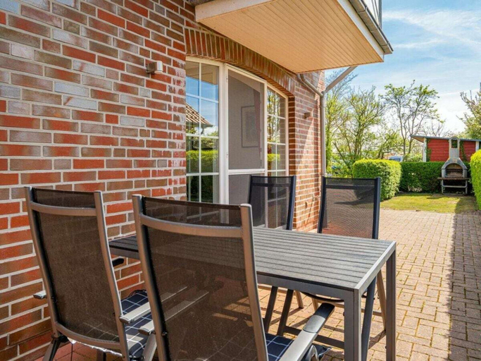 Outdoor dining, Holiday Apartment in Greetsiel With Terrace, Aurich