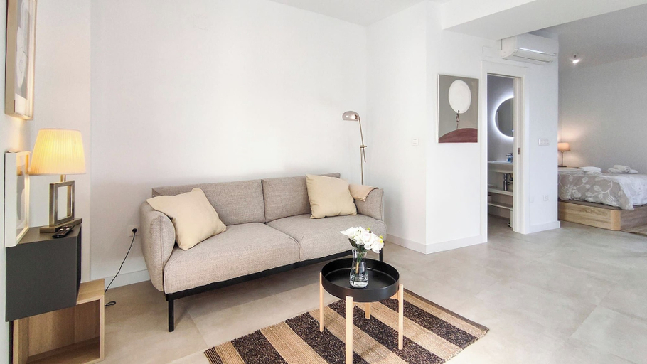 Room 2, Housing Ollerias by Sharingco, Málaga