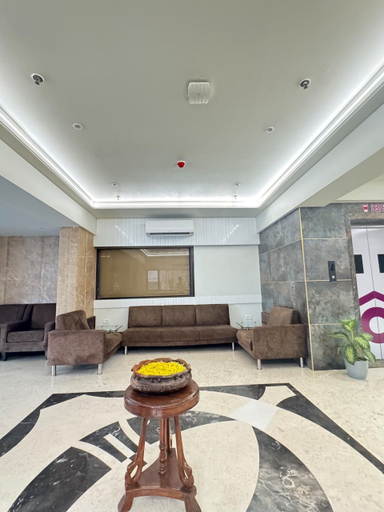 Lobby sitting area, Raajpath by Qbode Hotels, Vadodara
