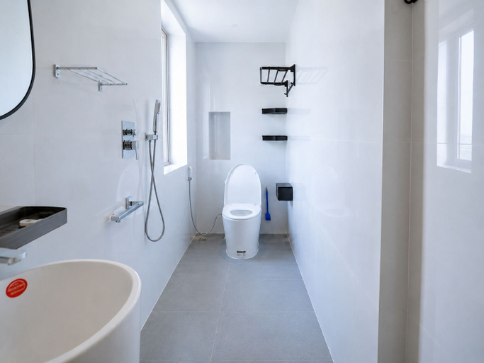 Bathroom 5, Minh Khang Apartment, Da Nang