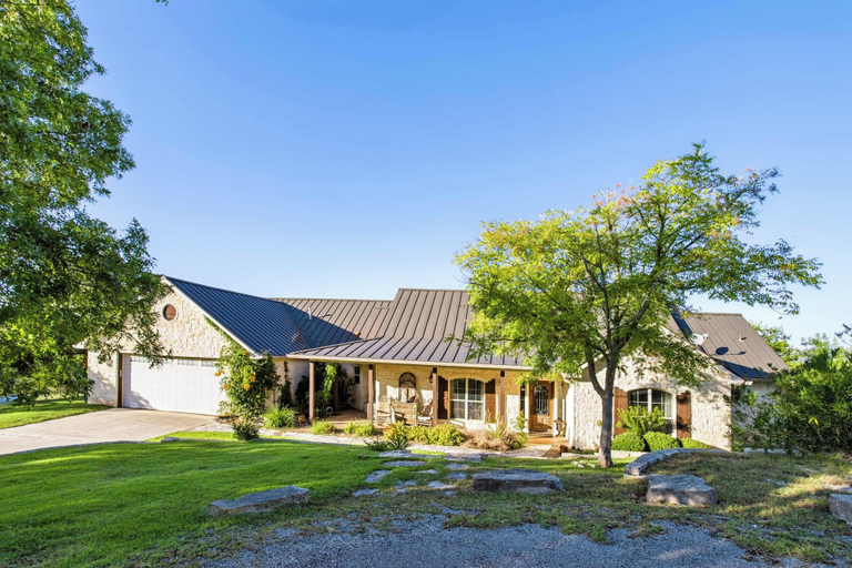 Front of property, Luna Vista With Private Pool Oasis, Kerr