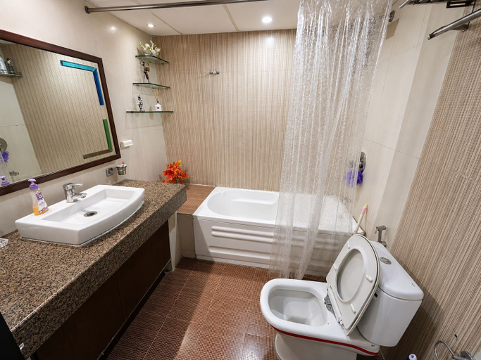 Bathroom 2, Elegant 3BR Apartment in Mohali, Sahibzada Ajit Singh Nagar