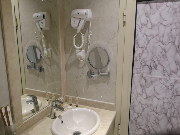 Bathroom 5, Makarim Hotel Apartments Establishment, Riyadh