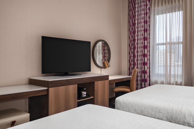 Bedroom 3, Hampton Inn Majestic Chicago Theatre District, Cook