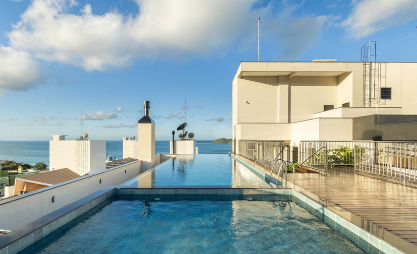 Pool 5, Apartments in a Building With a Pool, 180m From the Beach in Bombinhas - Sfrs, Bombinhas