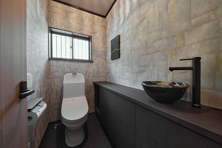 Bathroom 3, IZA COMINCA YOROZU, Kameoka