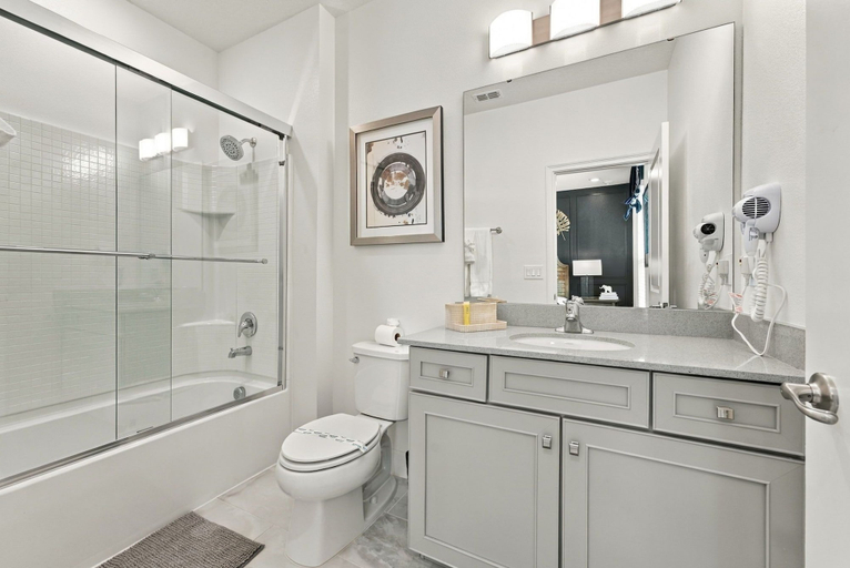 Bathroom 3, Luxury 15br Suites, Pool and Themed Bedrooms, Orange