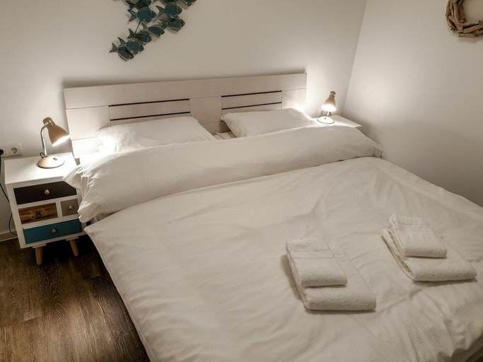 Room 3, 47.5.s Waterkant, Friesland