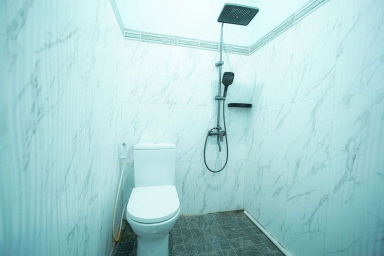 Bathroom 5, Rehat at Zeva Guest House, Bandung