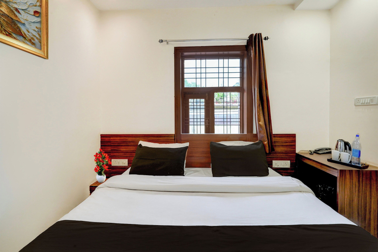 Room 2, OYO Townhouse Prayagraj Railway Station, Kaushambi