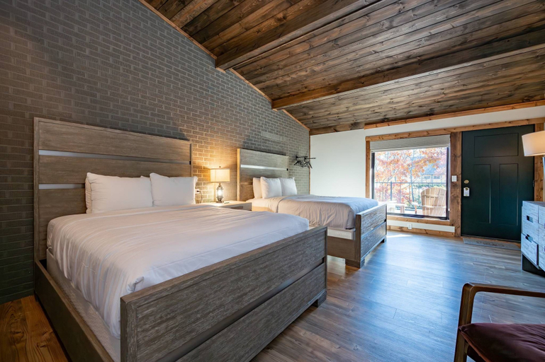 Room 5, Cove Creek Lodge, Garrett