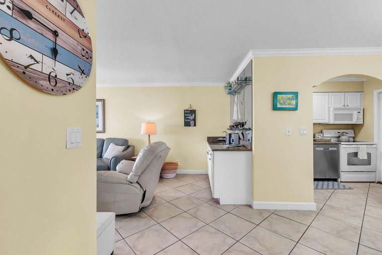 Living area 4, Barefoot Beach Resort B201, Pinellas