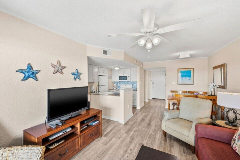 Living area 4, Amelia Island Ocean View + Pool Top Floor, Nassau