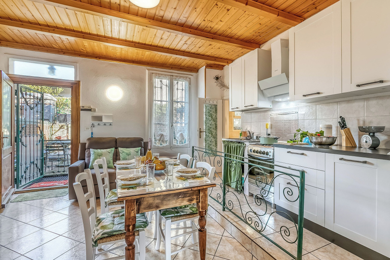 Primary image, Butterfly Apartment: Lake Maggiore Luino Apartment With Balcony, Varese