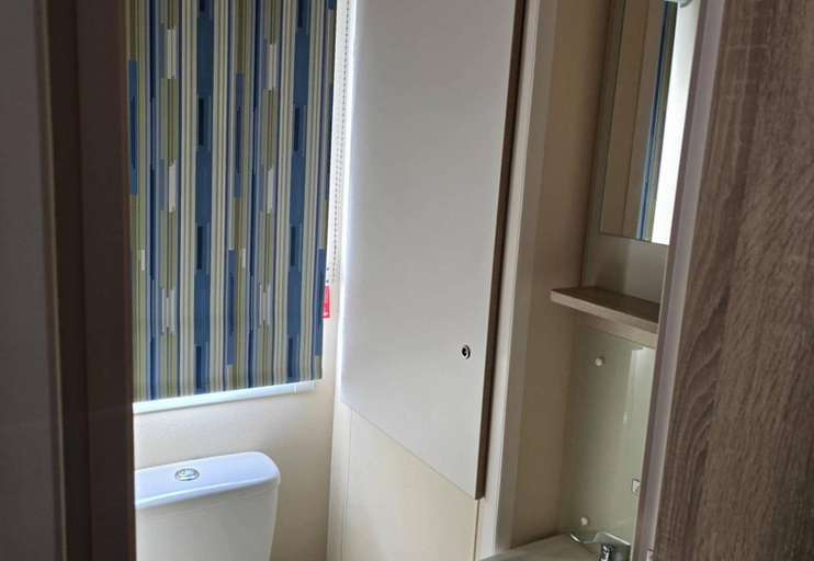 Bathroom 5, 3 Bed- Free Parking, Deck and Chairs, Pet Friendly, Lancashire