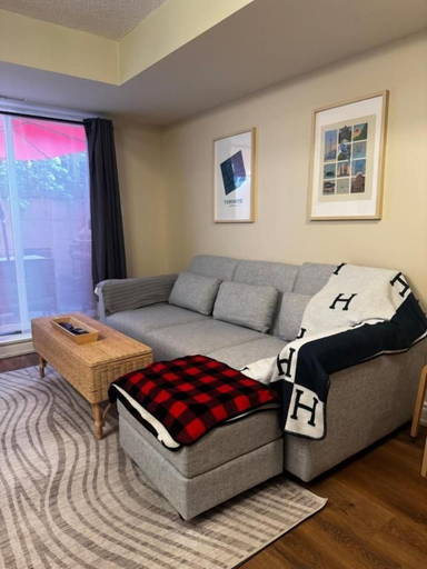Living area, DT Townhouse Room Steps to Transit, Toronto