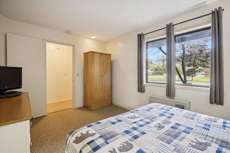Bedroom 2, Cedarbrook Two bedroom Suite 10102, Windsor