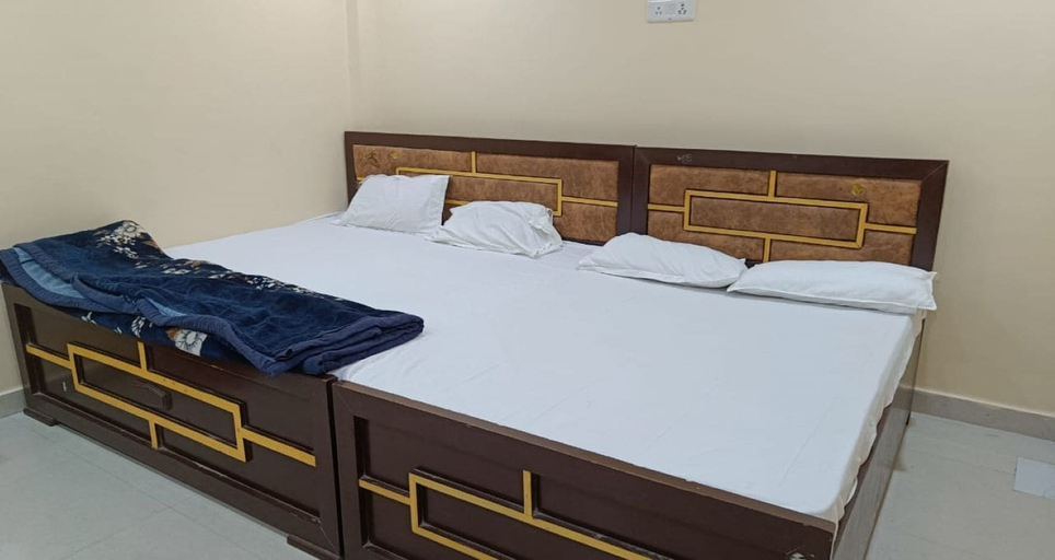 Room 5, Maa Tulsi Guest House Ayodhya, Faizabad