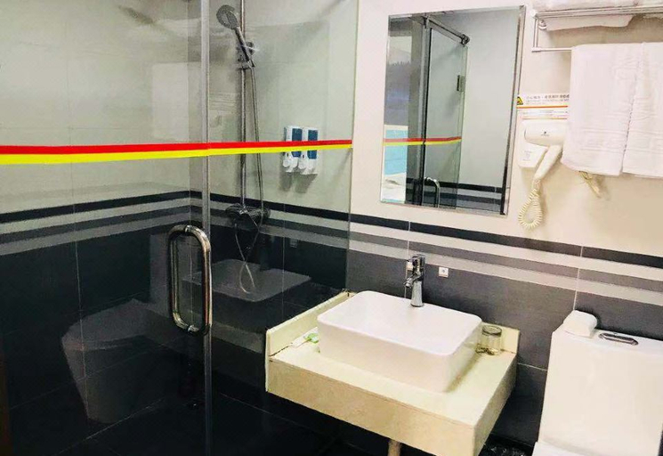 Bathroom 4, Super 8 Hotel (Beijing You'anmen Outer Street), Beijing