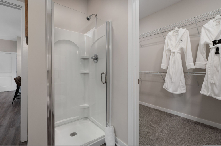 Room 2, 1st Floor Luxury Furniture Pool Gym Golf, Franklin