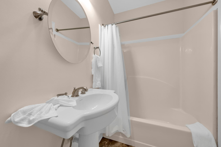 Bathroom 5, Beach Estate, Baldwin