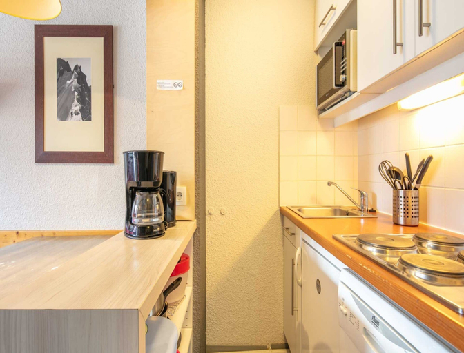 Private kitchen 5, Alpine Ski Apartment in Tignes for 4, Savoie
