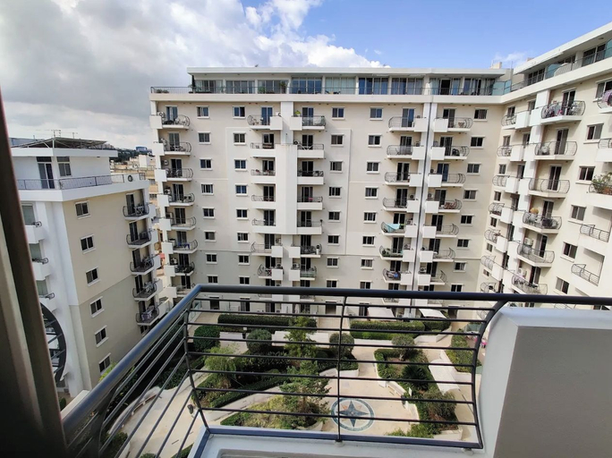 Property grounds 3, Modern 1 BR w/ Garden Views - Gzira