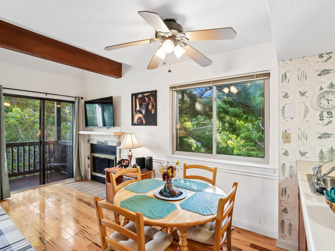 Property amenity 2, First Cub 1301, Sevier