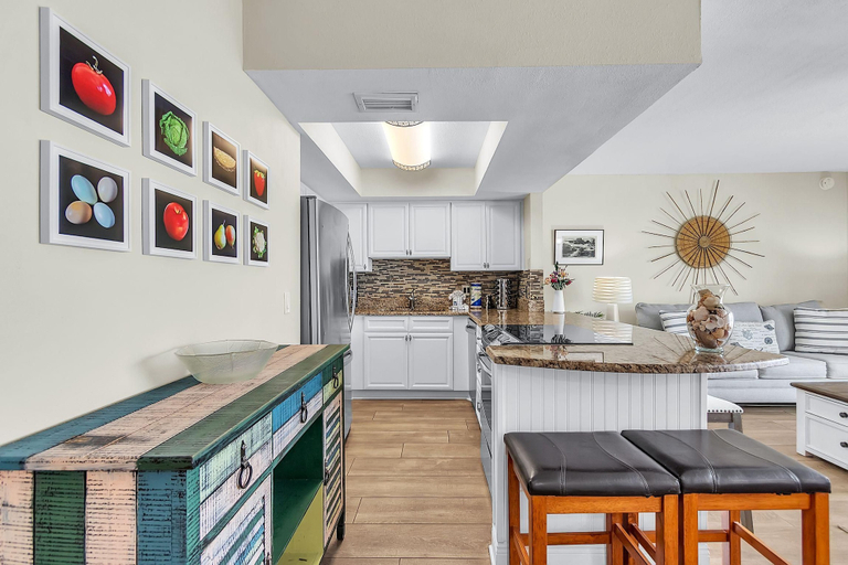 Private kitchen 2, Gulf Shores #404, Pinellas