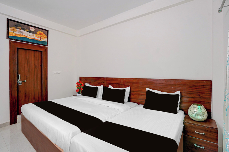 Room 4, Hotel O Ayodhya Junction Road, Faizabad