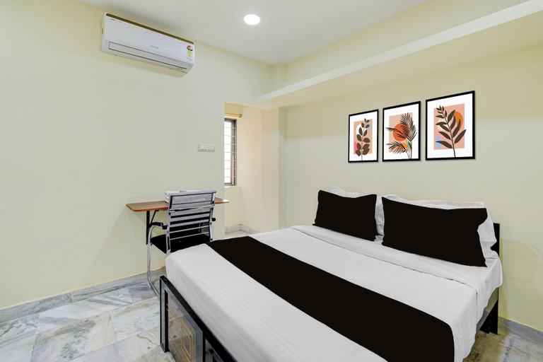 Room 5, Hotel O SLN Terminus Gachibowli, Hyderabad