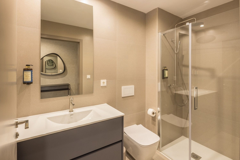 Bathroom 3, Housing Maritim by Sharingco, Valencia