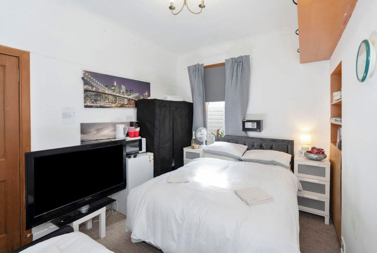 Room amenity 3, Room-bed & Breakfast Free Wifi Edinburgh, Edinburgh