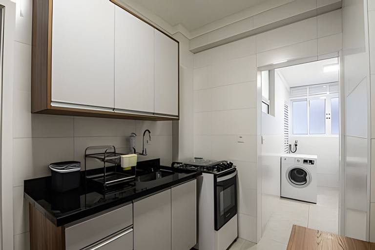Private kitchen 5, SHB - Gonzaga Beach Vibes Pé na Areia, Santos
