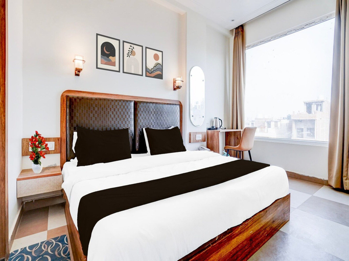 Room 2, Townhouse Lahartara Railway Bridge, Varanasi