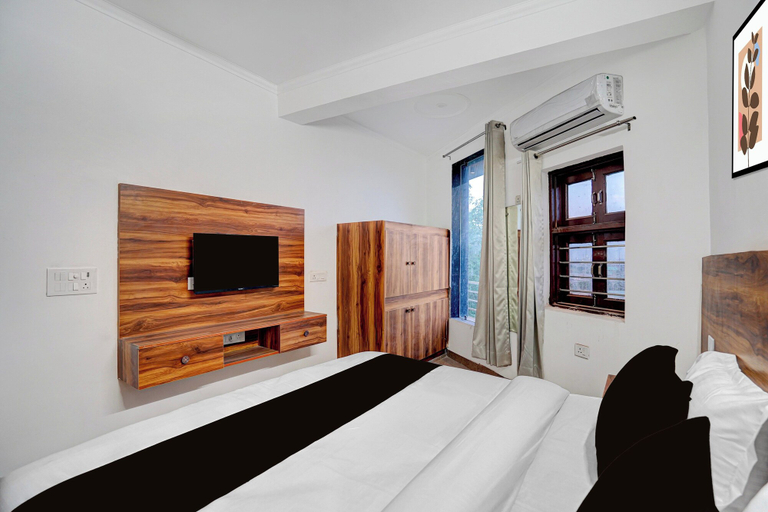 Room 3, Collection O Toll Plaza Kherki Daula, Gurgaon