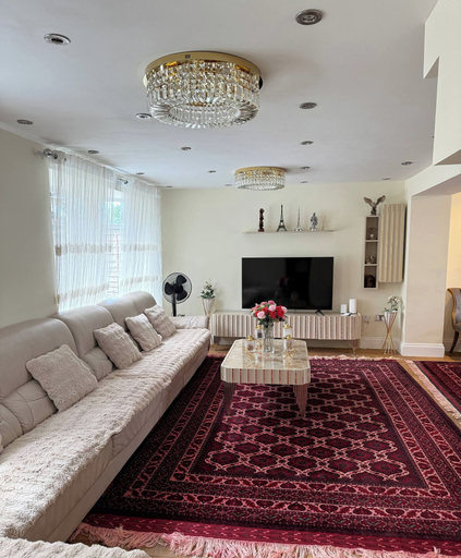 Living room 5, 3 Bedroom House in Wembley With Free Parking, London
