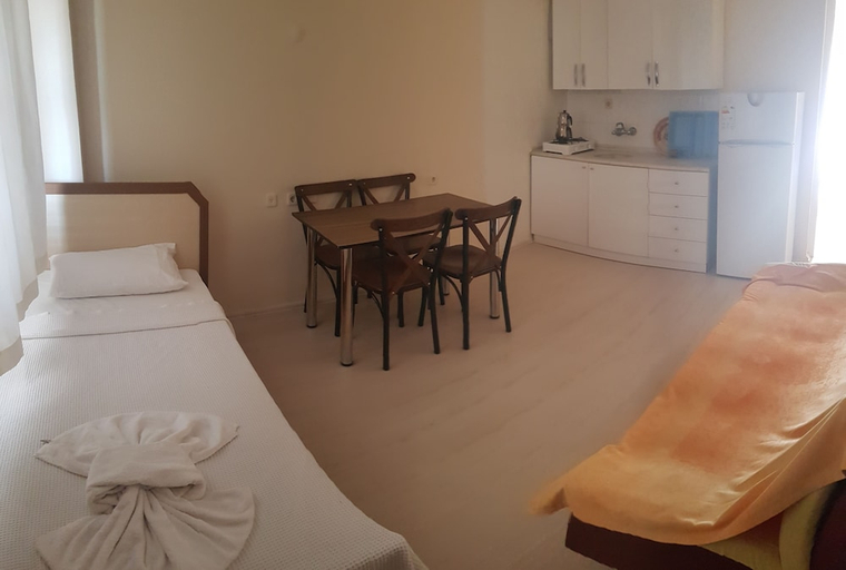 Bedroom 2, Ozgun Apart Hotel, Kuşadası