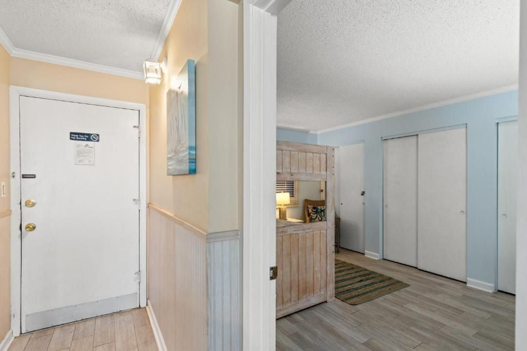 Primary image, Pinnacle Port C1-403, Bay