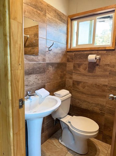 Bathroom 4, Paraiso Patagonico Chaiten, Palena