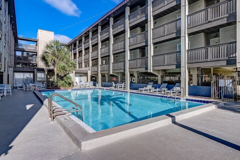 Pool, Beachfront Condo Pool Sleeps 6, Nassau
