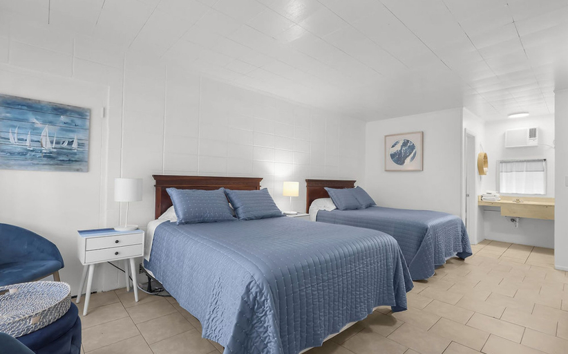 Room 4, The Postcard Inn & Suites, McIntosh