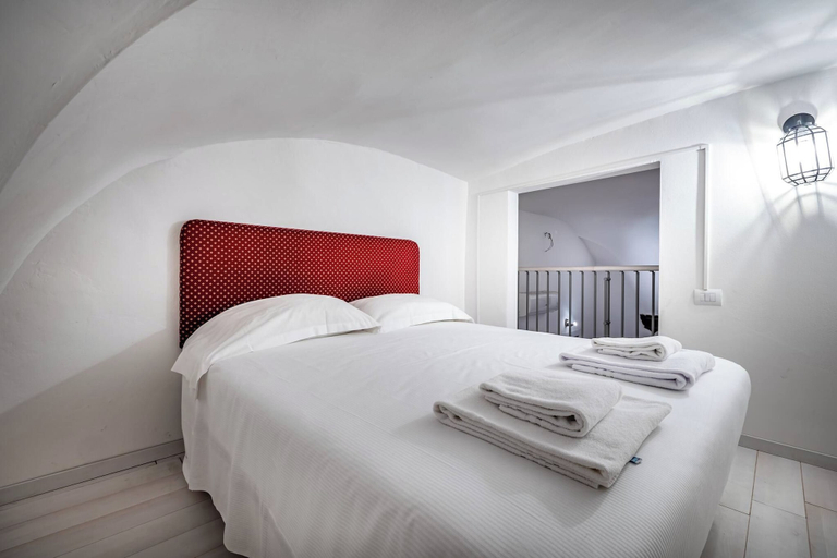 Bedroom 4, Pandolfini, Florence